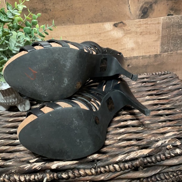 BCBGEneration Gerri Sandal size 8 EUC - Picture 10 of 14